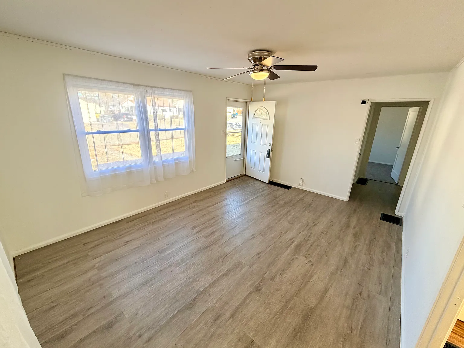 3 bed, 825 sqft, $1,250 — Photo 3