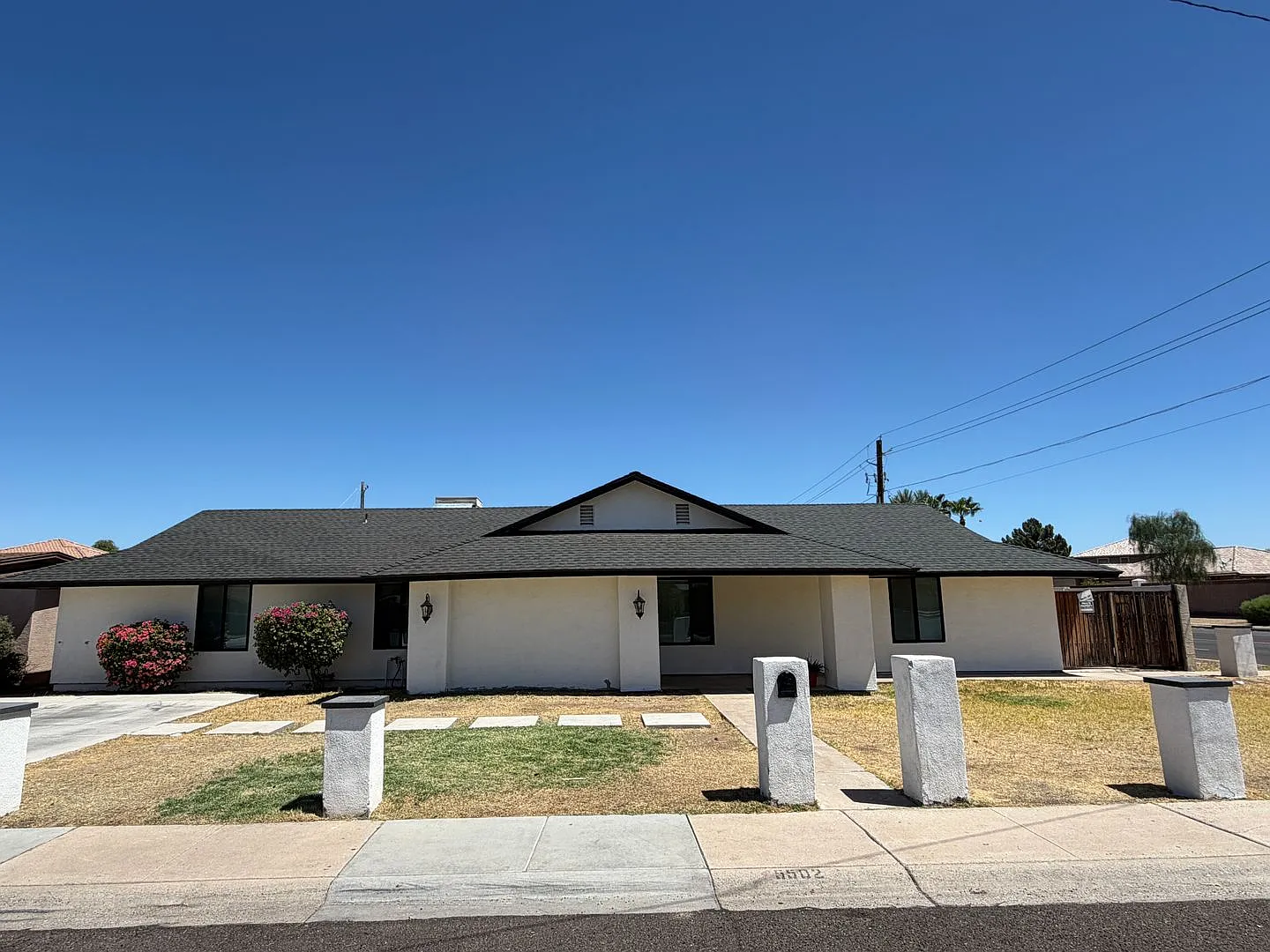 5502 W Frier Dr — Photo 2