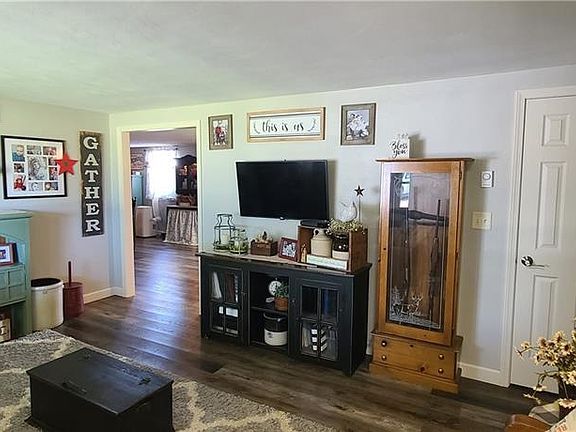 3rd image of 4408 N Oak Ln