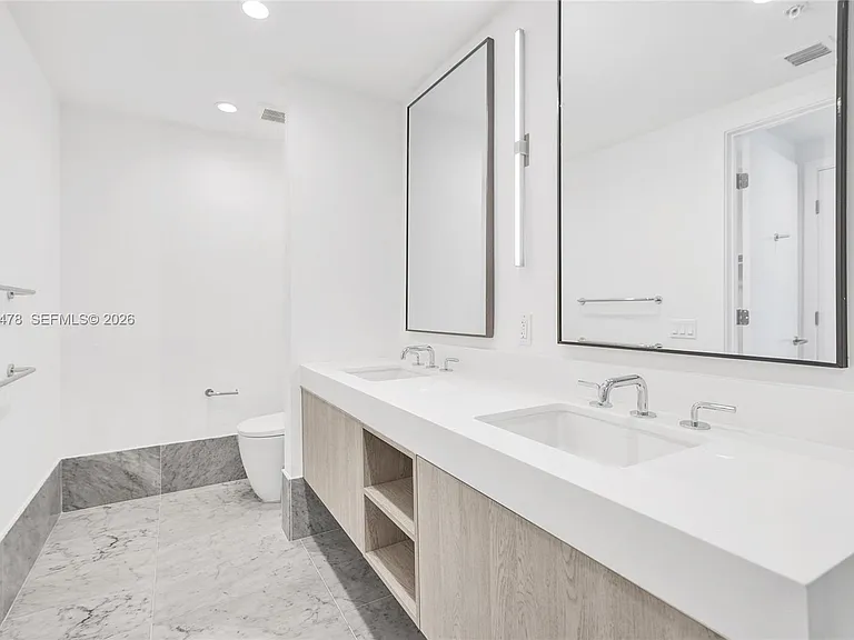9221 E Bay Harbor Dr #210 — Photo 20