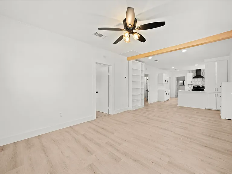 620 S Bell St — Photo 8
