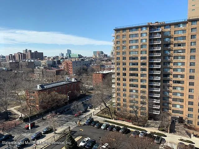 195 Willoughby Ave photo 1