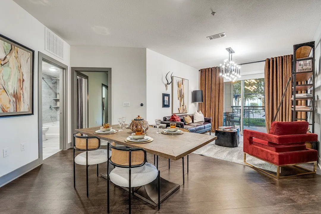 LTD West Commerce — Photo 3