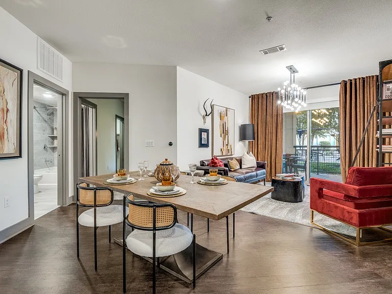 LTD West Commerce — Photo 3