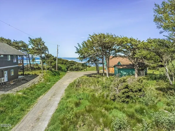 121 NW Texas St, Yachats, OR 97498