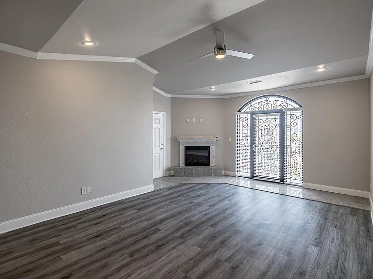 The Versailles Apartment Homes — Photo 39