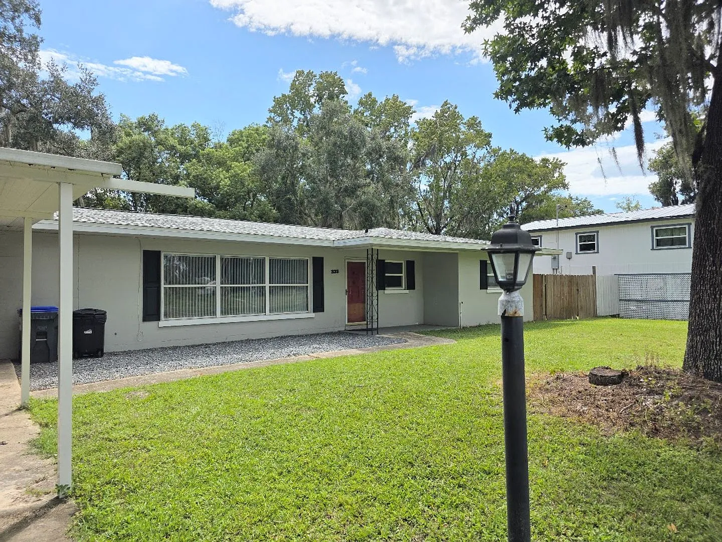 Prime Crystal River Location 3 Bedrooms 2 Baths 1-Car Garage — Photo 2
