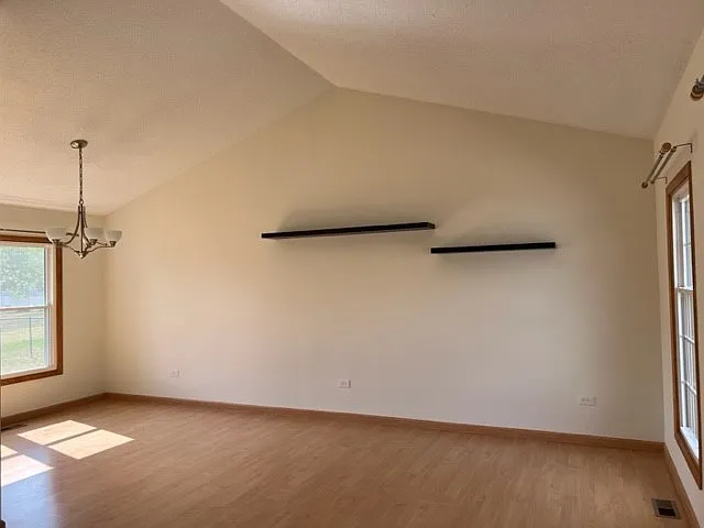 3 bed, 1.5 bath, 1452 sqft, $3,000 — Photo 3