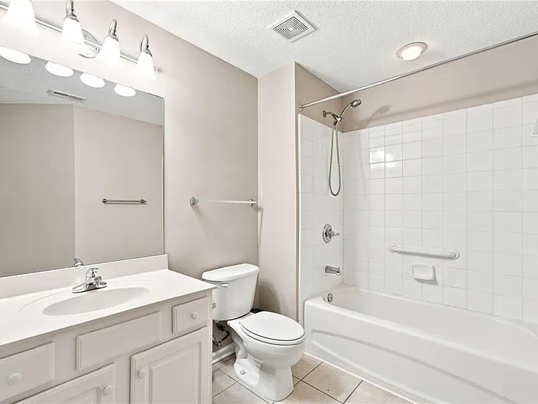 3204 Village Ln — Photo 21