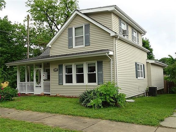 2nd image of 813 Dakota St