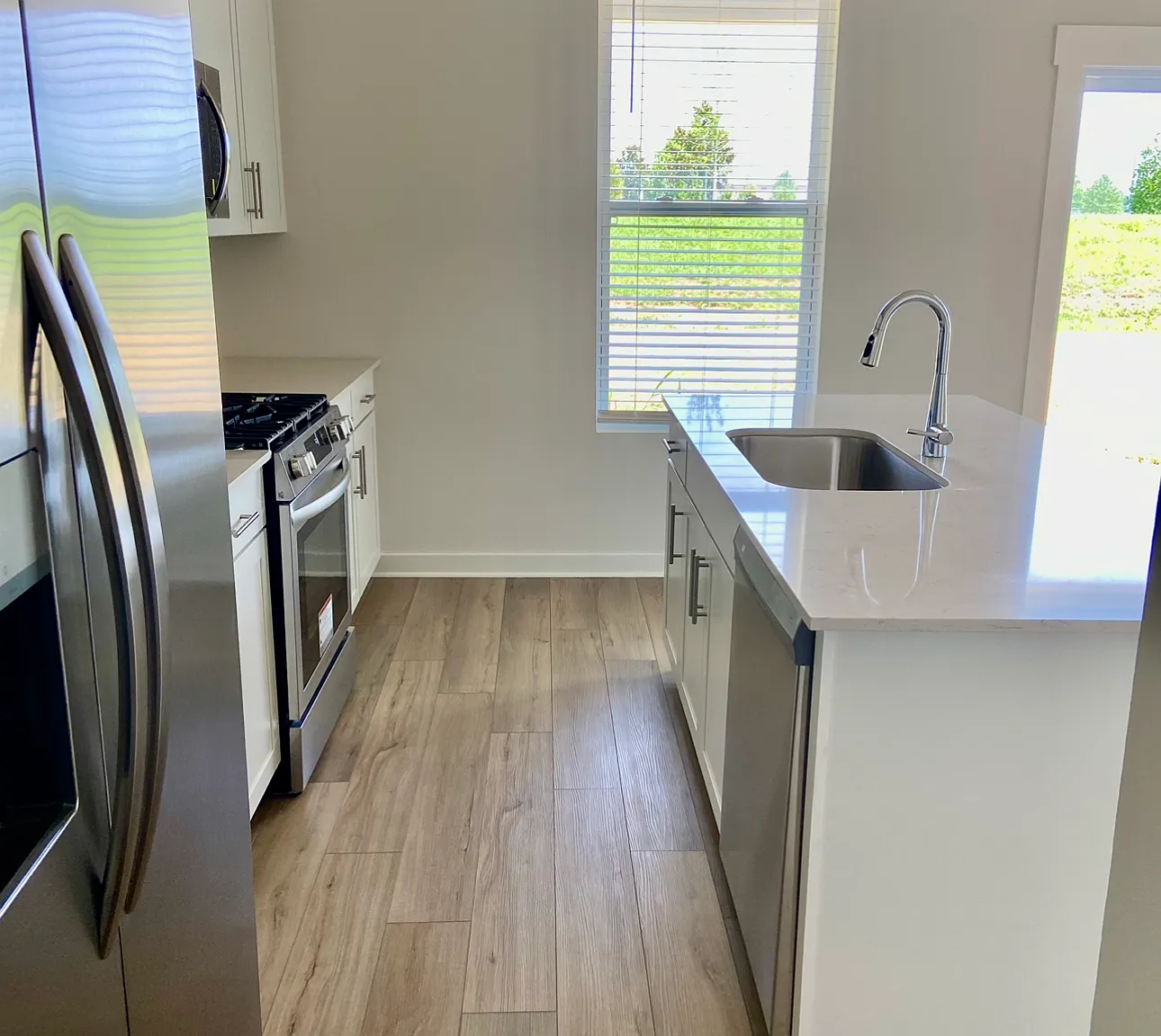4 bed, 2.5 bath, 1933 sqft, $2,650 — Photo 4