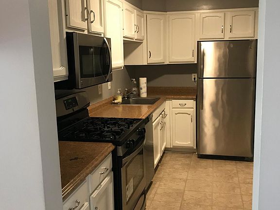 3rd image of 7420 Lakeview Dr APT 301W