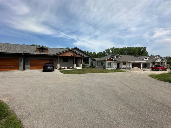 W389N7102 Pennsylvania STREET, Oconomowoc, WI 53066