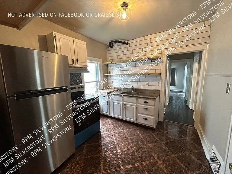 52 W Bernhard Ave — Photo 5