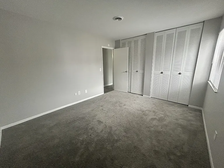 Secor Flats — Photo 32