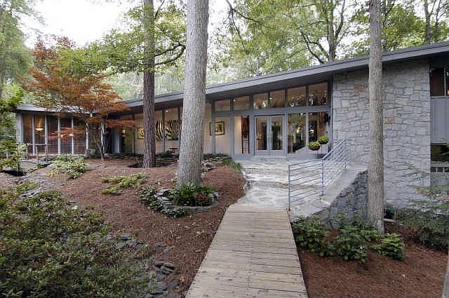 SPECTACULAR HOME FOR ART