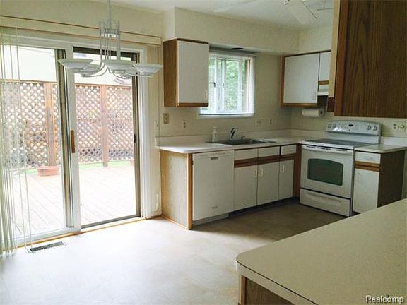 5th image of 7500 Indianwood Trl #1