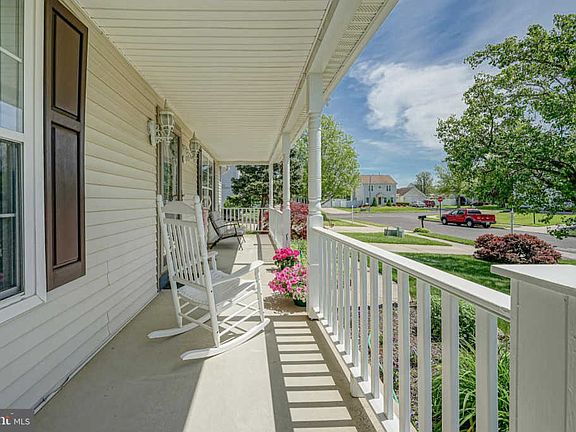 5th image of 18 Beckett St