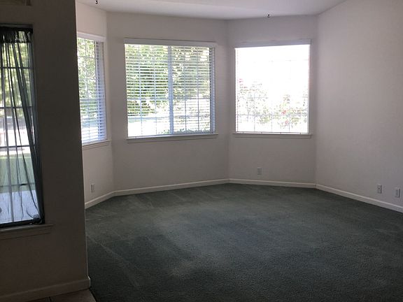 3rd image of 814 Sycamore Canyon Rd