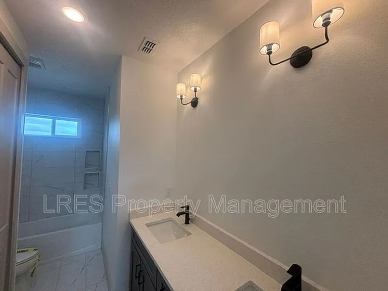 722 Ellwood Ave — Photo 26