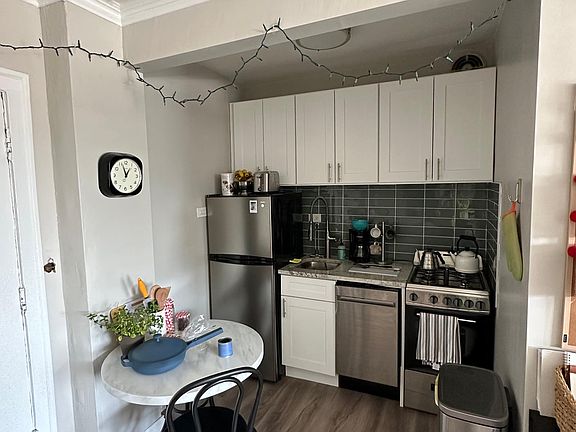 3rd image of 445 W Saint James Pl #802