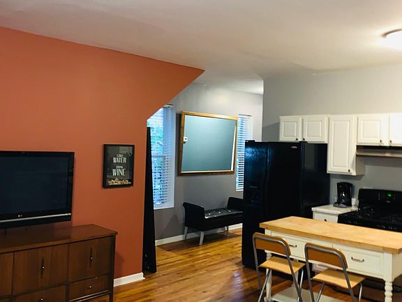 2nd image of 2616 W Thomas St #1