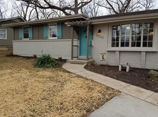 906 W Valley Ct, Springfield, MO 65807
