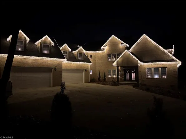 128 Provence Ct, King, NC 27021