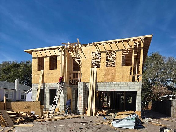 2nd image of 803 W Woodlawn Ave