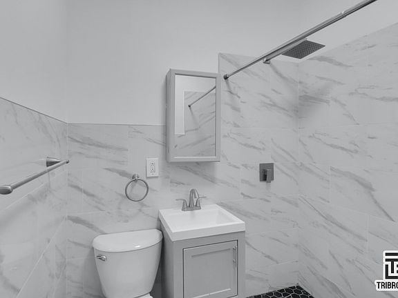 5th image of 214 E 111th St #1W