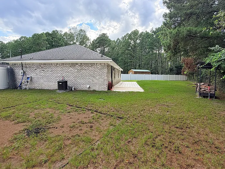337 NE Sheila Dr — Photo 33