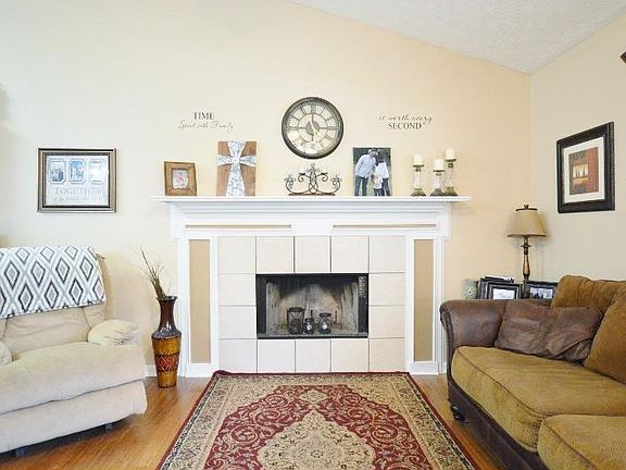 5th image of 98 Silverwood Dr