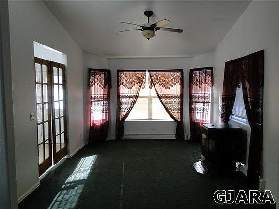 2nd image of 307 Applewood Ct