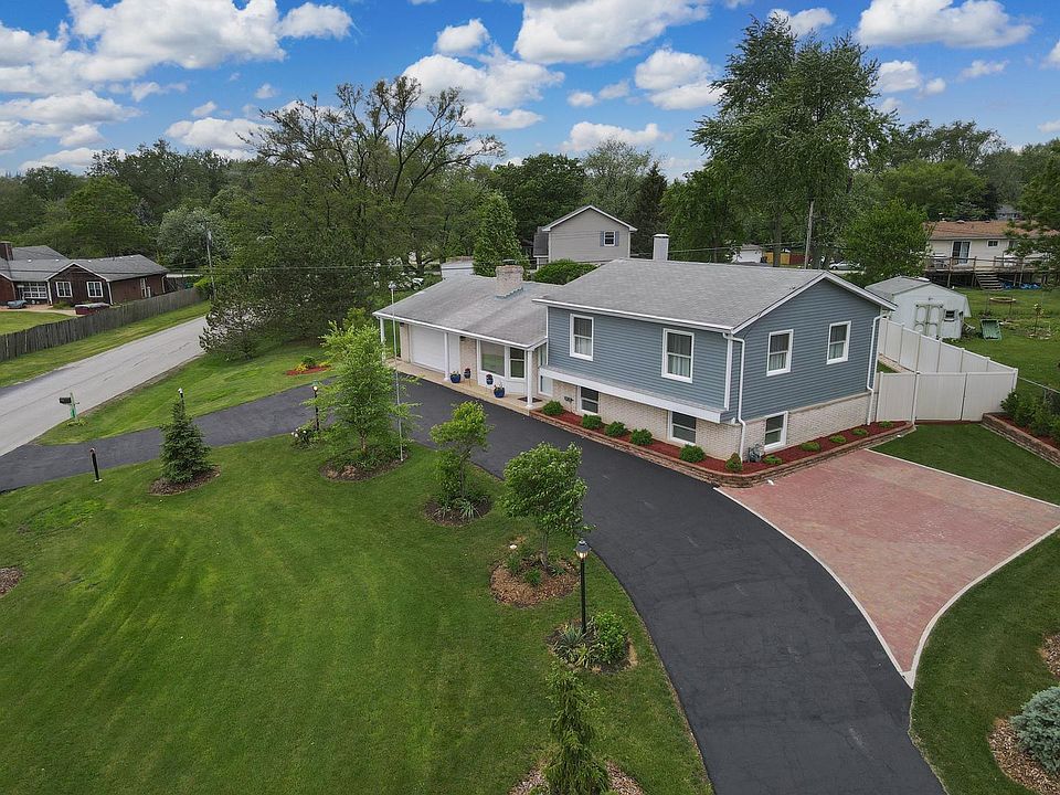 1st image of 23W020 Sidney Ave