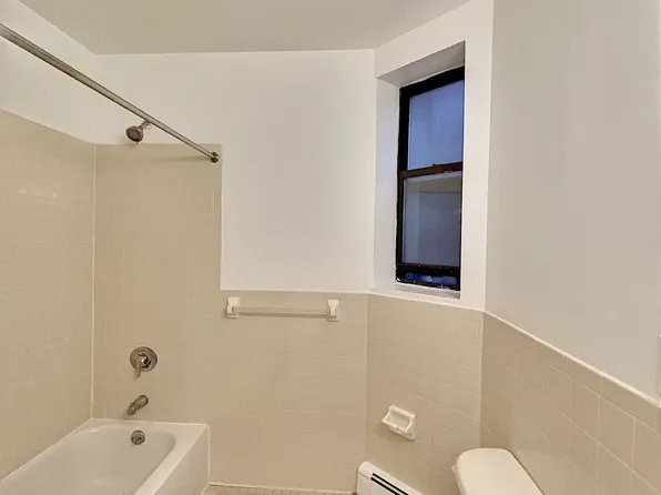 1509 Lexington Avenue image 15 of 23