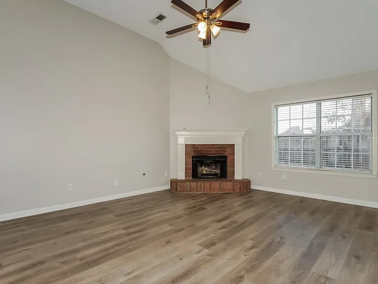 7643 Shadow Hills Dr — Photo 4