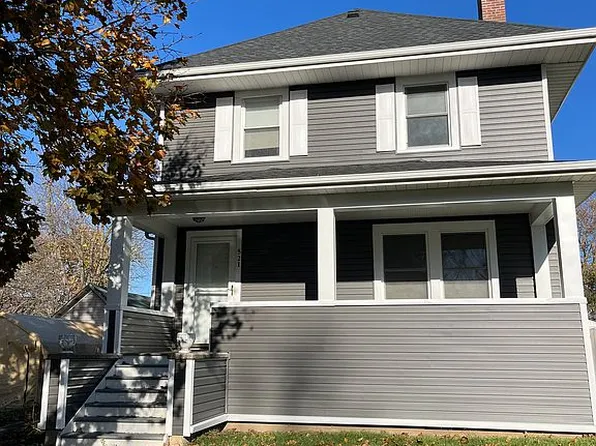 521 S 3rd St, Rochelle, IL 61068