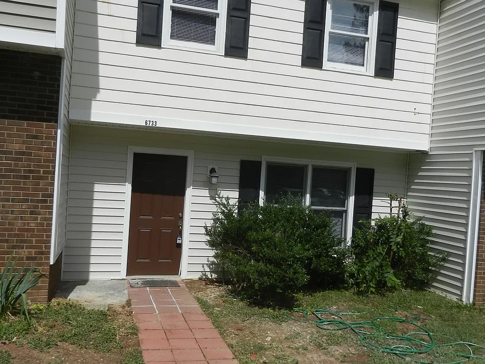 6733 Magnolia Ct