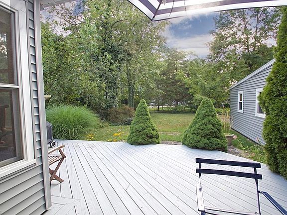 3rd image of 586 Glen Park Dr
