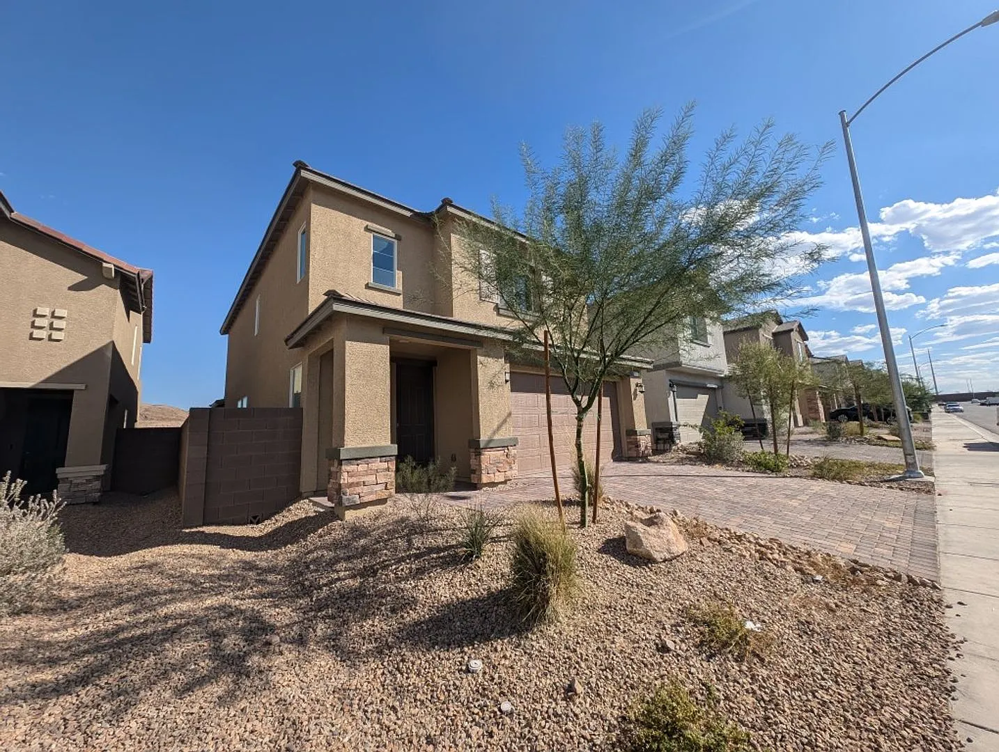 2932 Moulin Heights St — Photo 2