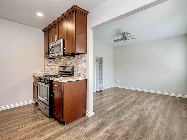 2727 G St #1/2 — Photo 3