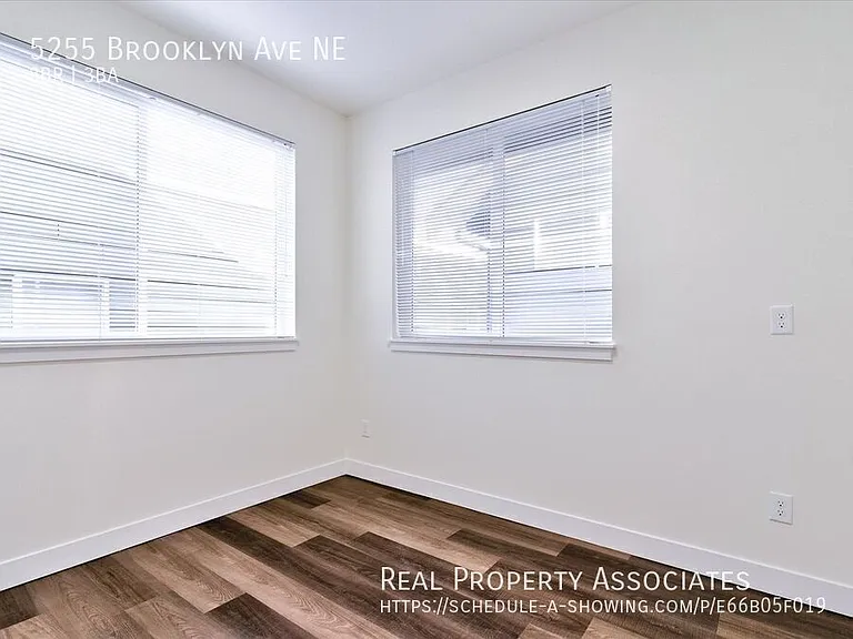 5255 Brooklyn Ave NE — Photo 23
