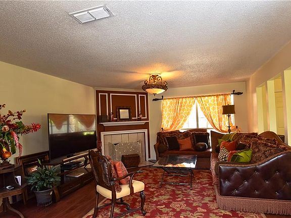 3rd image of 3417 Steamboat Dr