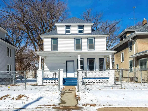 1529 10th Ave, Rock Island, IL 61201