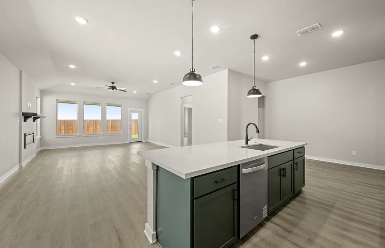 4 bed, 2105 sqft, $2,750 — Photo 2