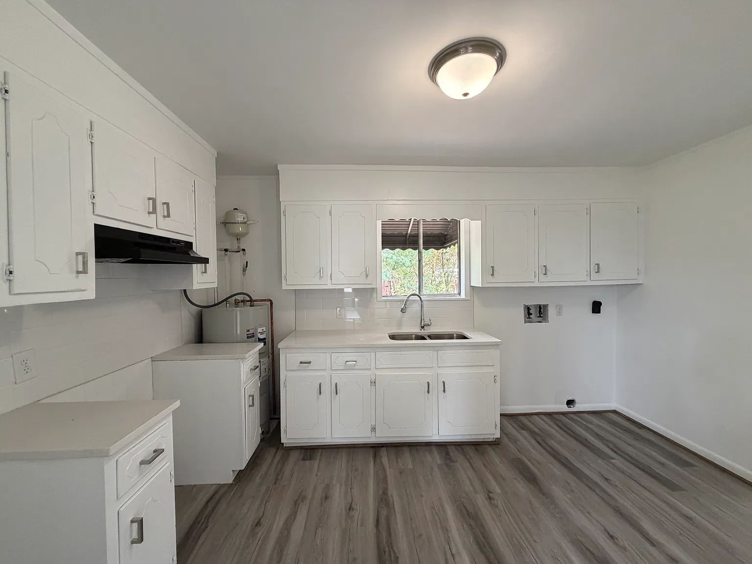 3 bed, 972 sqft, $1,000 — Photo 4