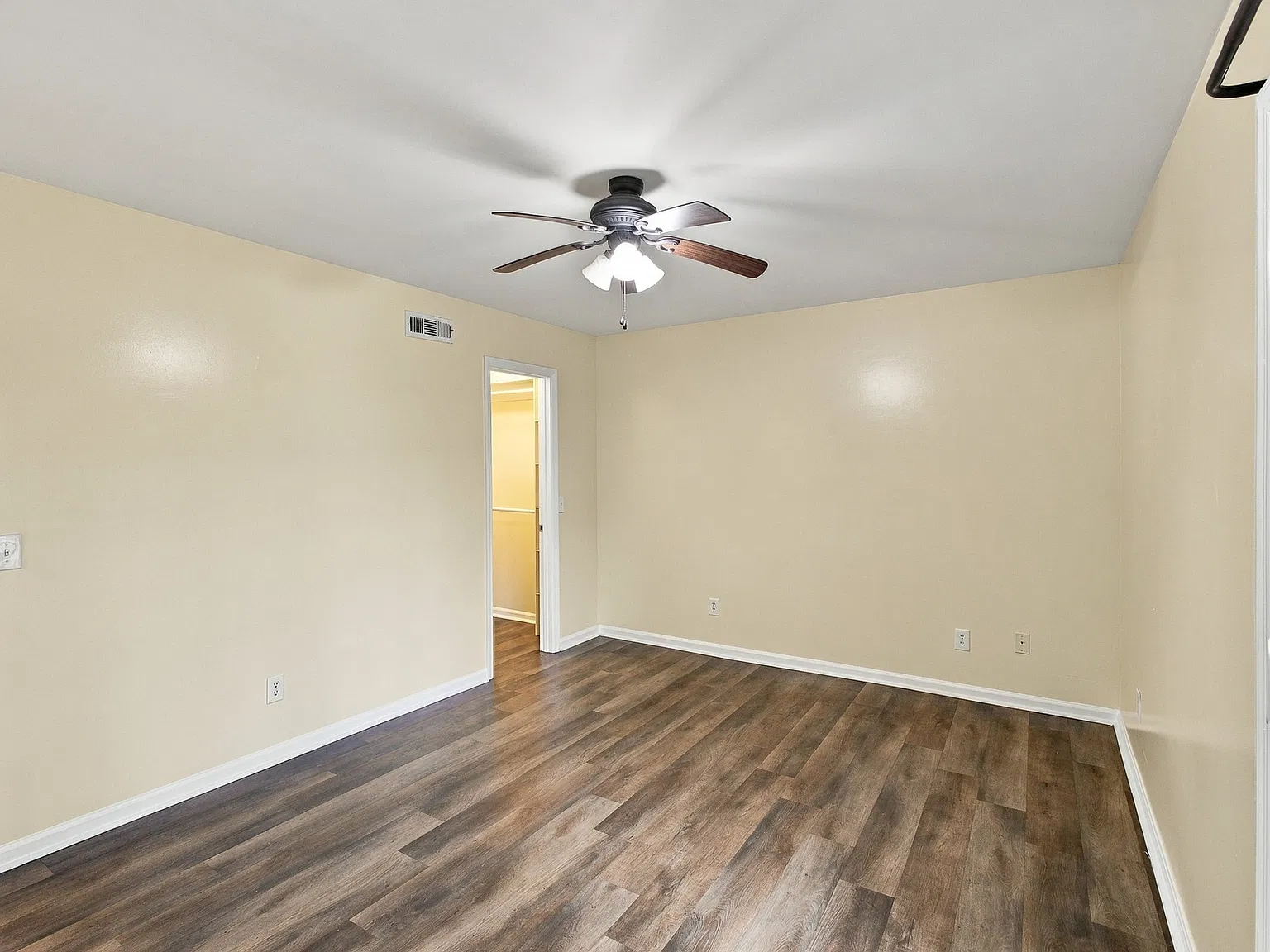 1 bed, 875 sqft, $1,200 — Photo 2