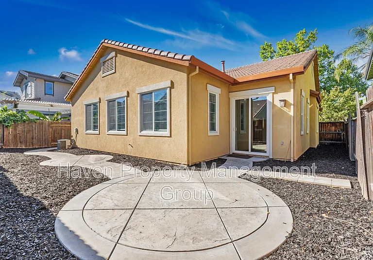 1659 Whispering Wind Dr — Photo 17
