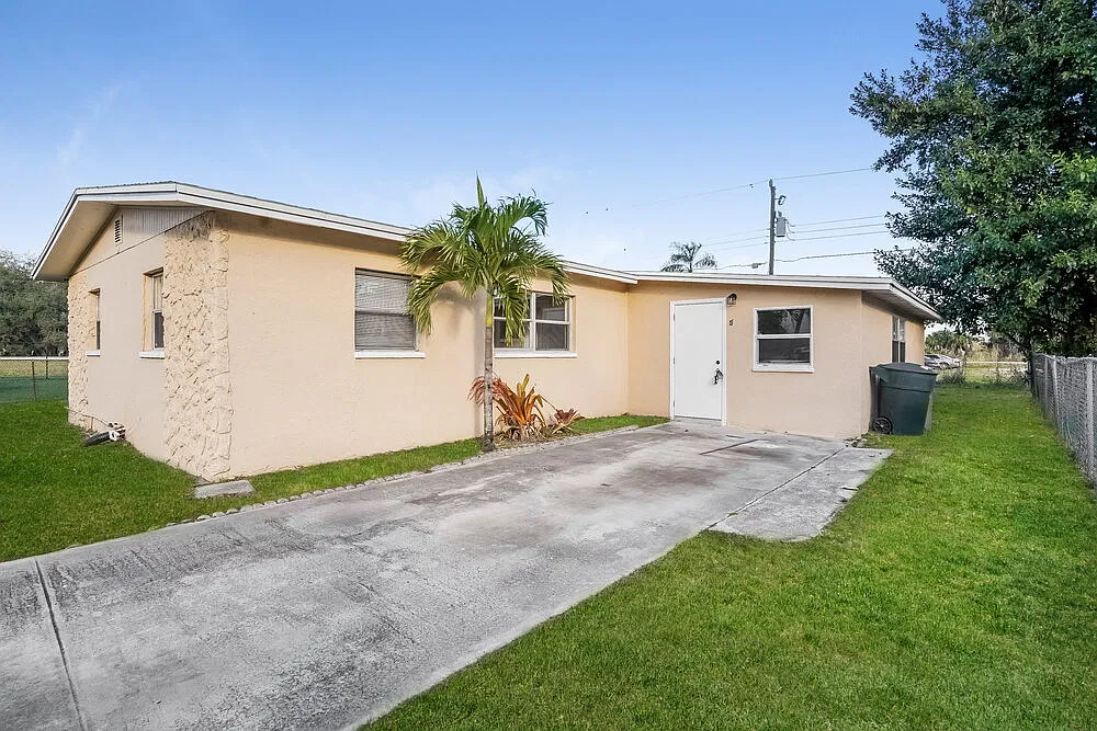 3 bed, 2.0 bath, 1379 sqft, $2,800 — Photo 2