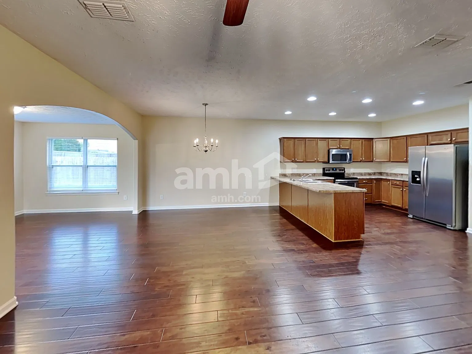 5 bed, 2.5 bath, 2882 sqft, $3,095 — Photo 3